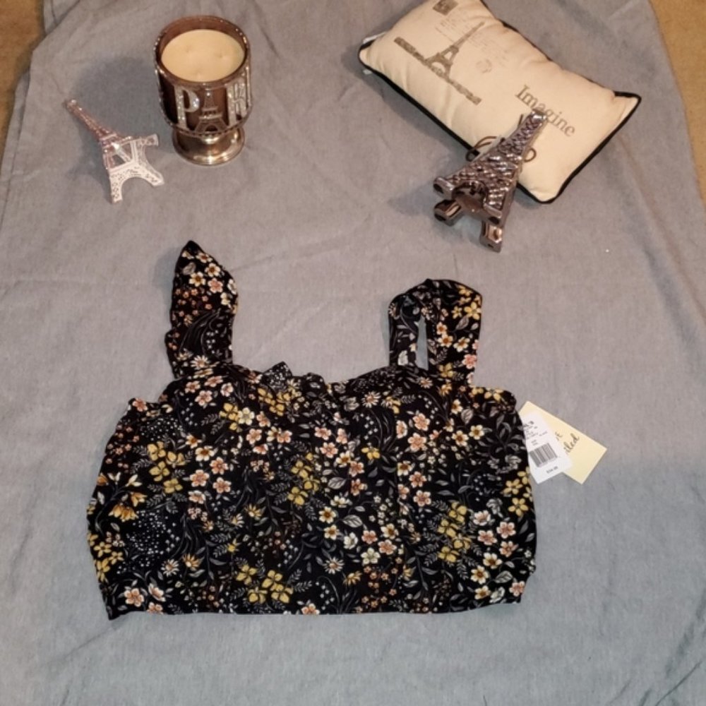 🌻 Live to be spoiled crop top. $3 if bundled (2 or more items)  Ruffled straps - Picture 3 of 4